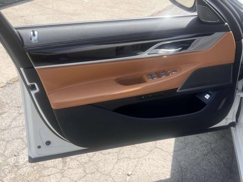 Used 2022 BMW 740i xDrive image 15
