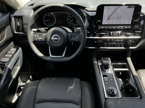 New 2025 Nissan Pathfinder SL image 4