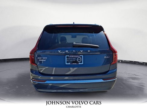 Certified 2025 Volvo XC90 B6 Plus image 5