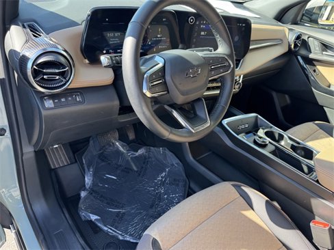 Used 2025 Chevrolet Equinox ACTIV w/ Safety and Technology Package image 9