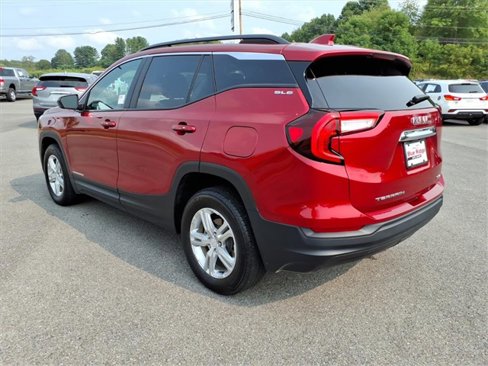 Used 2024 GMC Terrain SLE w/ Driver Convenience Package image 6