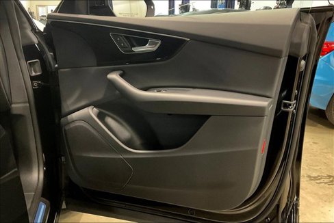 Certified 2025 Audi Q8 Premium image 24