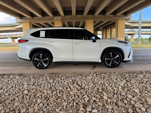 Used 2021 Toyota Highlander XSE image 2