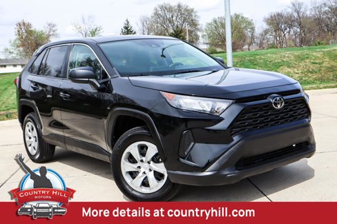 Used 2022 Toyota RAV4 LE image 1