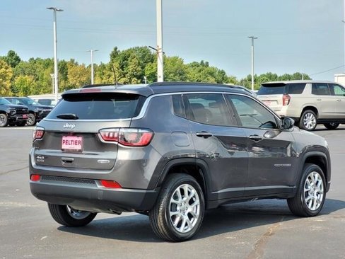 Used 2022 Jeep Compass Latitude image 6
