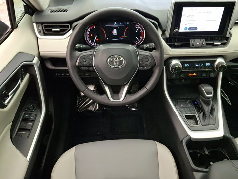 Used 2025 Toyota RAV4 XLE Premium image 21