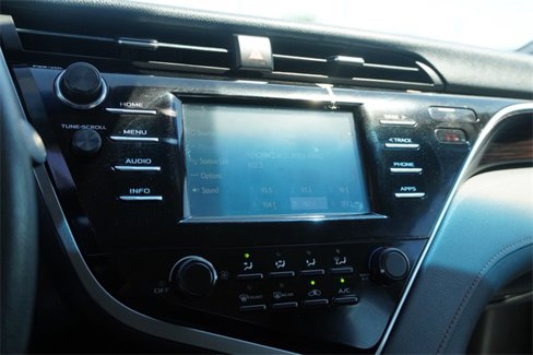 Used 2018 Toyota Camry LE image 21