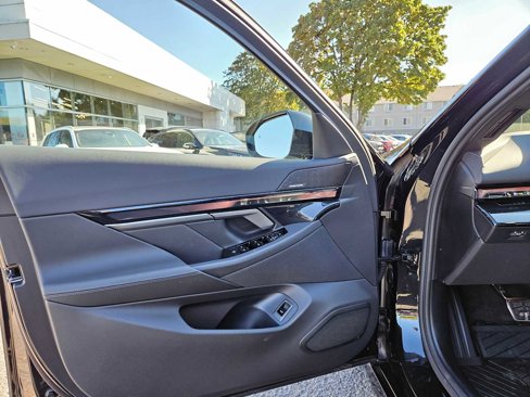 New 2026 BMW 550e xDrive w/ Premium Package image 23