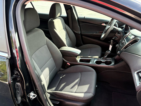 Used 2018 Chevrolet Cruze LT image 10