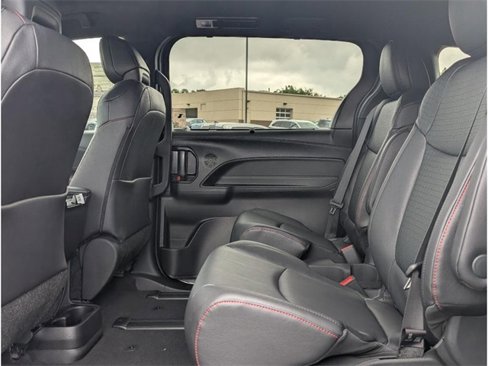 New 2025 Toyota Sienna XSE image 10