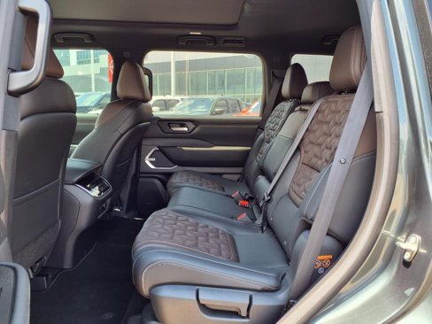 New 2025 Nissan Armada Platinum Reserve image 18
