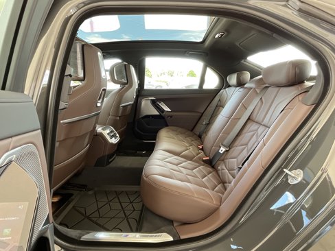 New 2026 BMW 740i w/ Executive Package image 27