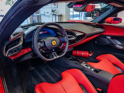 Used 2023 Ferrari SF90 Spider image 9