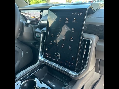 New 2025 GMC Yukon Elevation image 15