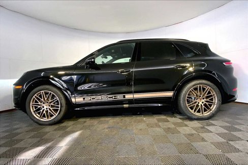 New 2025 Porsche Cayenne GTS image 2