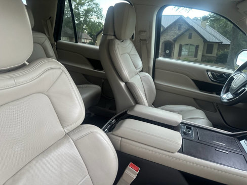 Used 2020 Lincoln Navigator Reserve image 13