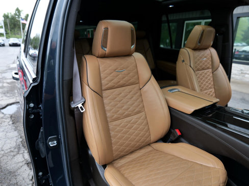 Used 2022 Cadillac Escalade Premium Luxury image 41