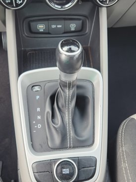 Used 2023 Hyundai Venue SEL image 20