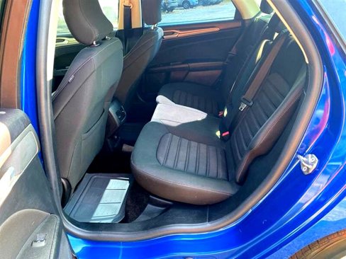 Used 2018 Ford Fusion SE w/ Fusion SE Technology Package image 9
