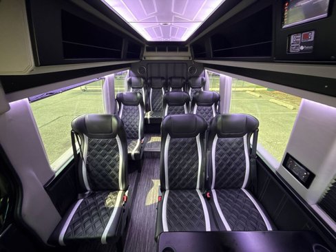 Used 2023 Mercedes-Benz Sprinter 3500 image 28