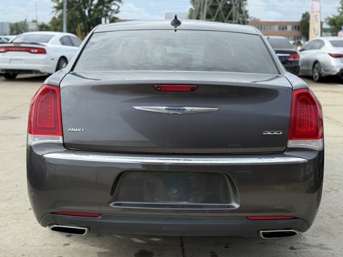 Used 2019 Chrysler 300 Limited image 6
