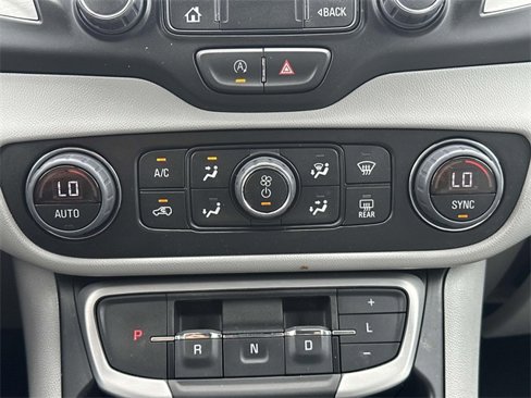 Used 2024 GMC Terrain SLT image 22