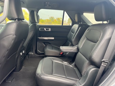 Used 2022 Ford Explorer XLT w/ Equipment Group 202A image 18