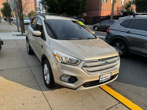 Used 2018 Ford Escape SEL image 3
