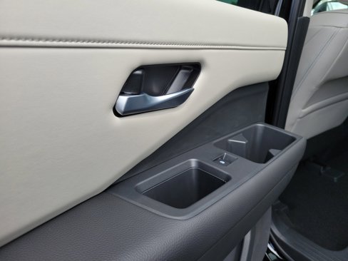 New 2025 Nissan Pathfinder SL image 13