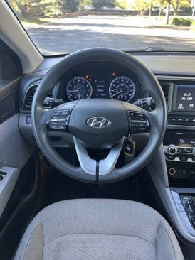 Used 2020 Hyundai Elantra SEL image 11