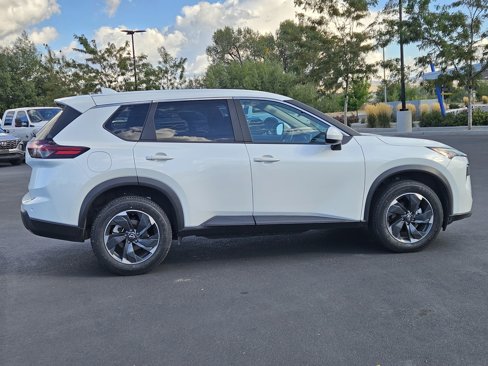 Used 2024 Nissan Rogue SV image 8