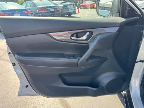 Used 2019 Nissan Rogue SV image 5