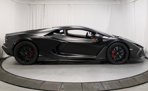 Used 2025 Lamborghini Revuelto image 6