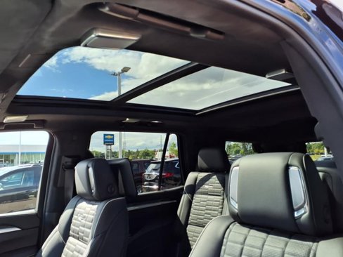 Used 2025 Cadillac Escalade V image 19