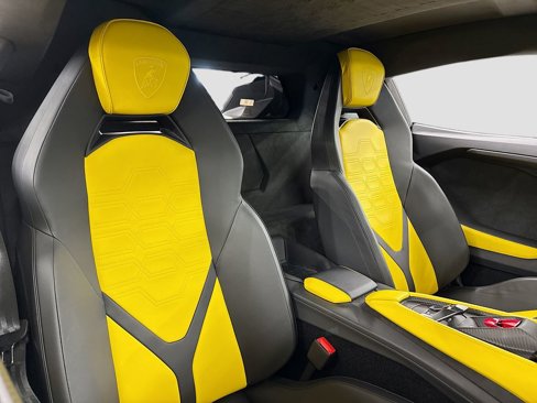 Used 2024 Lamborghini Revuelto image 17