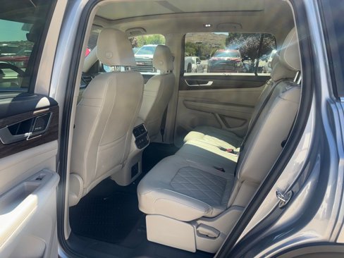 Used 2024 Volkswagen Atlas SEL Premium R-Line image 16