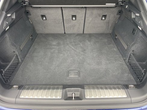 Used 2025 Porsche Macan 4 Electric image 11