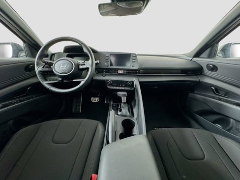 Certified 2025 Hyundai Elantra Sport image 36