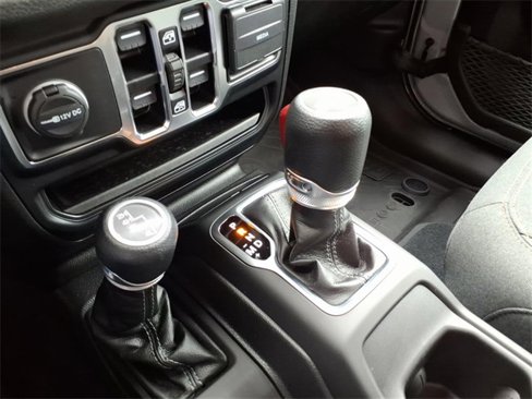 Used 2024 Jeep Wrangler Sport S image 24