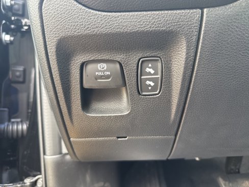 New 2025 RAM 1500 4x4 Crew Cab image 21