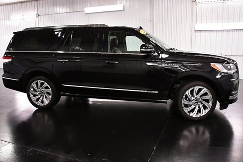 Used 2024 Lincoln Navigator L Reserve image 8