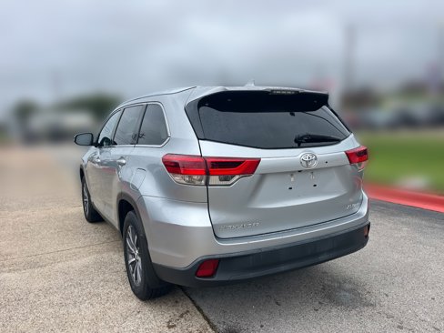 Used 2019 Toyota Highlander XLE image 5