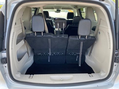 Used 2024 Chrysler Pacifica Touring-L image 20