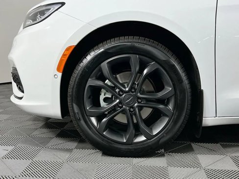 New 2026 Chrysler Pacifica Select image 32