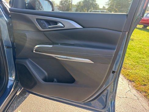 Used 2025 Chevrolet Traverse LT image 25