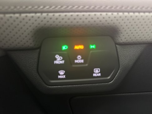 New 2025 Volkswagen Atlas Peak Edition SE image 21