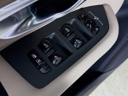 New 2026 Volvo XC90 B6 Plus w/ Protection Package Premier image 18
