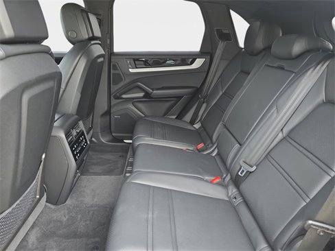 Used 2025 Porsche Cayenne image 14