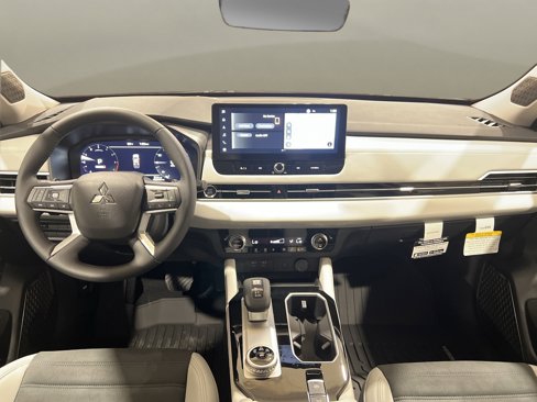 New 2025 Mitsubishi Outlander SE image 11