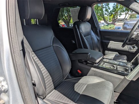 Used 2020 Land Rover Discovery HSE image 12